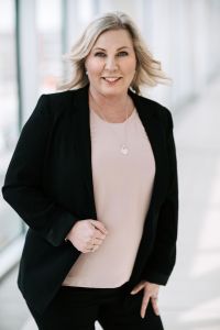 A person posing for a picture

Description automatically generated